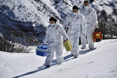 Turkish medics climb mountains to vaccination
