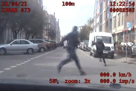 A robber who escaped from the security guard was caught by the police