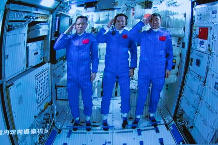 China displays tianhe module