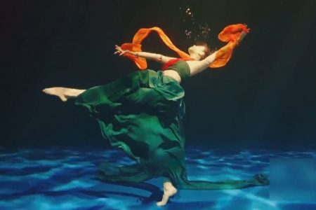 Underwater dance in China depicts ancient legend