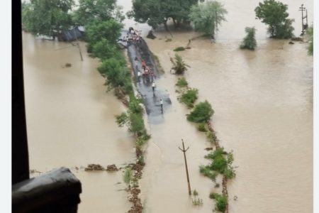 15 dead in india as heavy rains cause floods