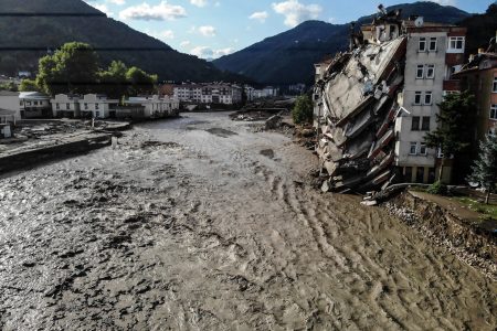 aftermath of disaster in turkey photographed