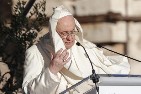 pope and unfriendly wind at interreligious meeting in rome