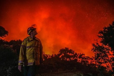 australia tackles with ongoing forest fires