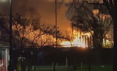fire erupts at oil rafinery in US, 4 injured