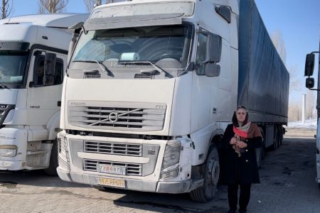 Iranian woman takes mandatory break in Turkey as her truck engine frozen