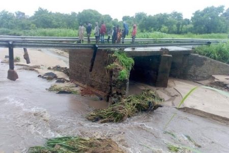 tropical storm Ana sweeps Mozambique, kills 15