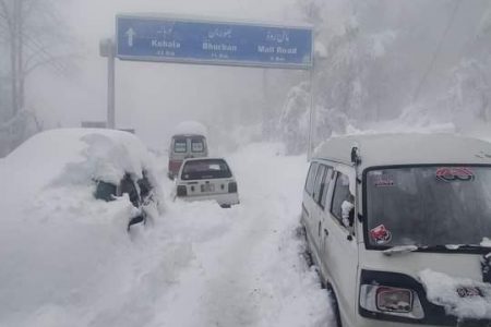 21 people died in heavy snowfall in Pakistan