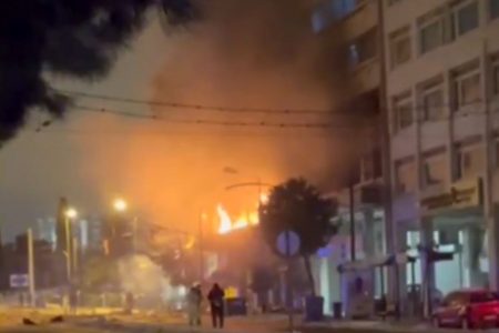 3 injured after an explosion at a building in Athens