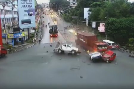 4 dead, 22 injured after breaks failed truck crashed into vehicles in Indonesia