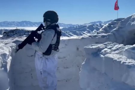 Turkish soldiers continue their duties by building igloos on high grounds