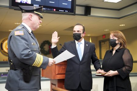US first Turkish Mayor Tayfun Selen seated as Morris County Commissioner Director