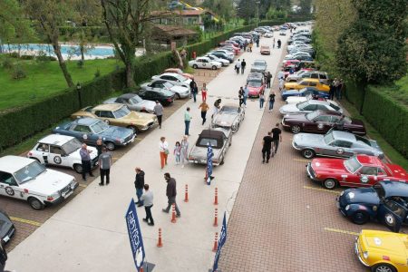 Nostalgic cars hit the streets of Sakarya for the “Traditional Spring Rally”