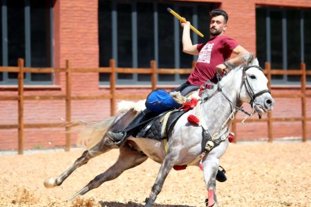 Traditional javelin throwing show attract attention in Turkey