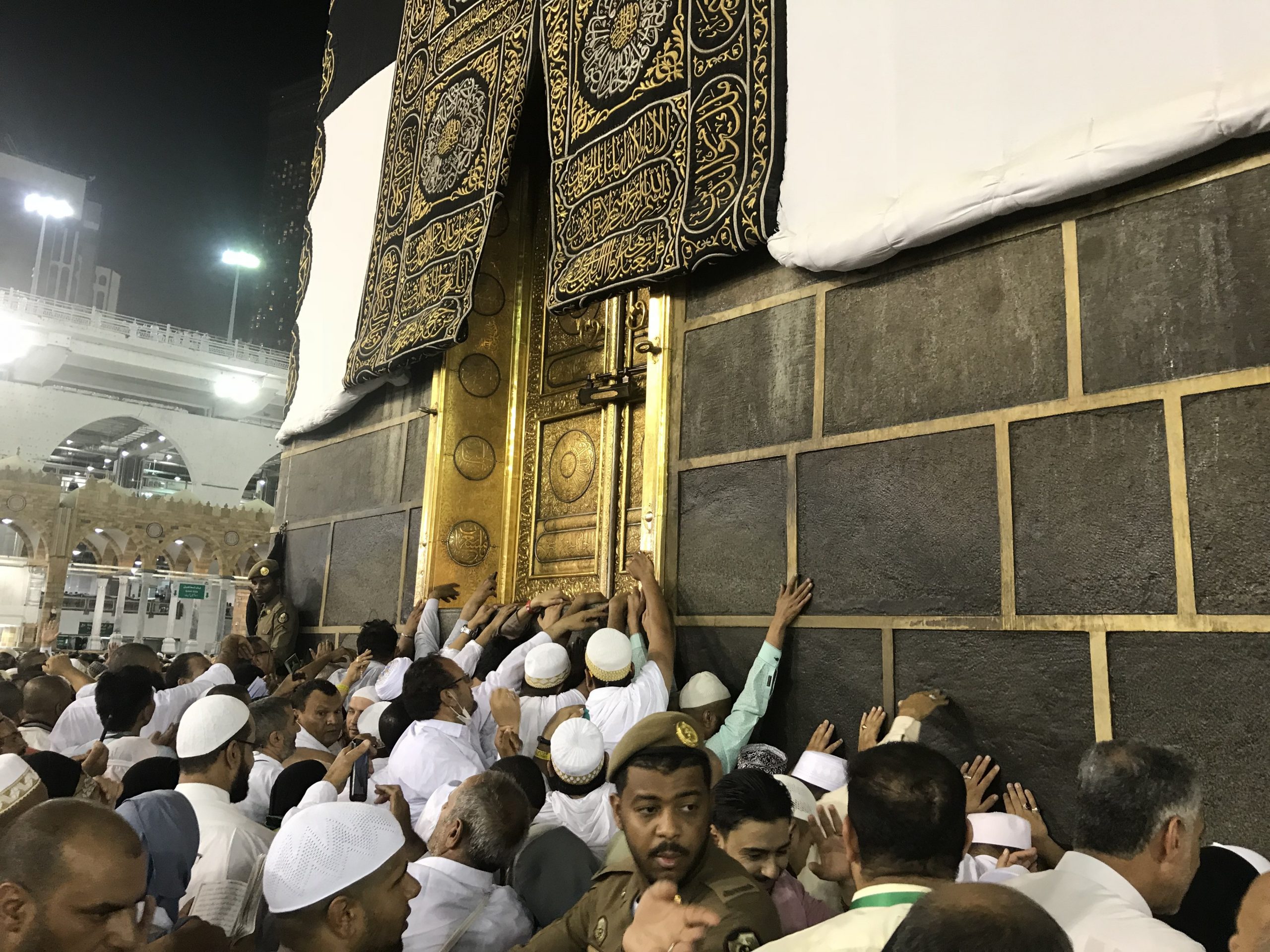 Barrier pulled in front of Kaaba due to Covid-19 - IHA News