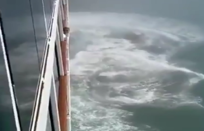 cruise ship collides with iceberg