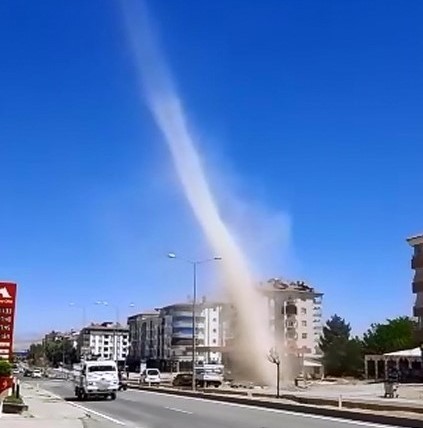 Tornado spotted on road in Turkey - IHA News