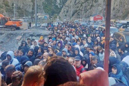 20 kilometers of queue at Russian-Georgian border