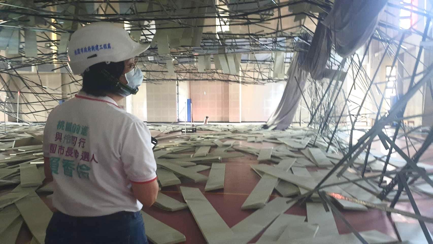 Roof of sports hall collapses onto players during Taiwan earthquake 4