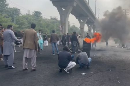 Supporters of former Pakistani PM Imran Khan block roads to Islamabad