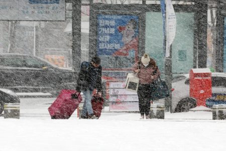 Coldest days of South Korean winter: 476 flights canceled