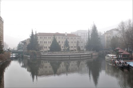 dense Fog covers Türkiye’s Eskişehir