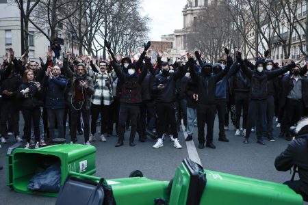 243 detained in France after no-confidence motion vote results