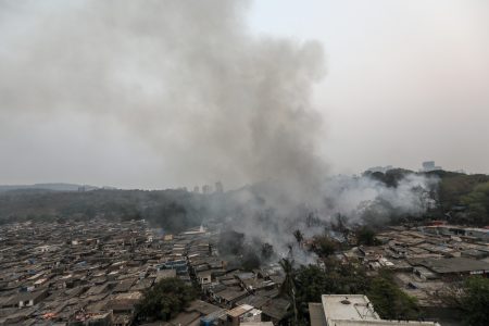 fire at slum in mumbai, india: 1 dead
