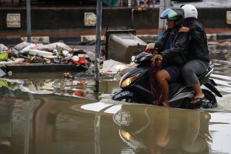 monsoon rains put 44,000 Malaysian out of their homes