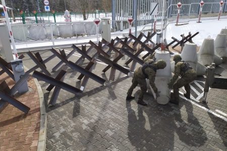 Poland strengthens its border with Belarus