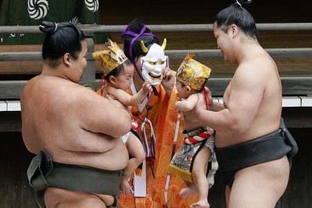 crying baby contest Nakizumo held in japan