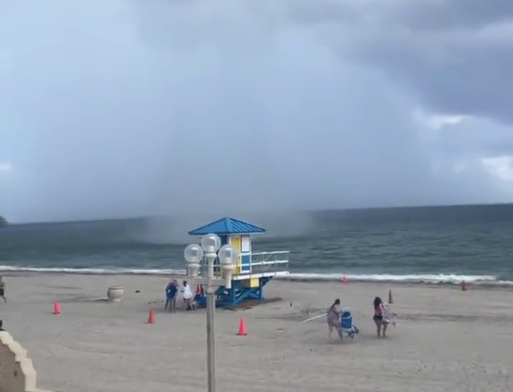 Waterspout appears near beach in Florida - IHA News