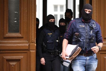 german police raids houses of last generation members