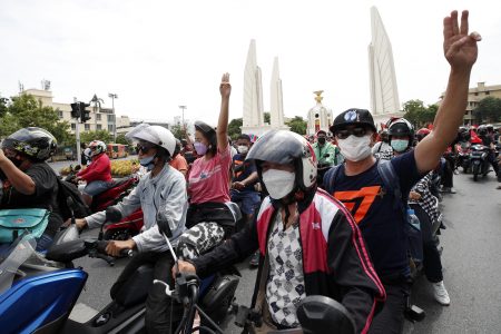 Limjaroenrat supporters staged car mob rally in Bangkok