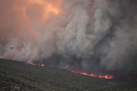 wildfires continue in greece