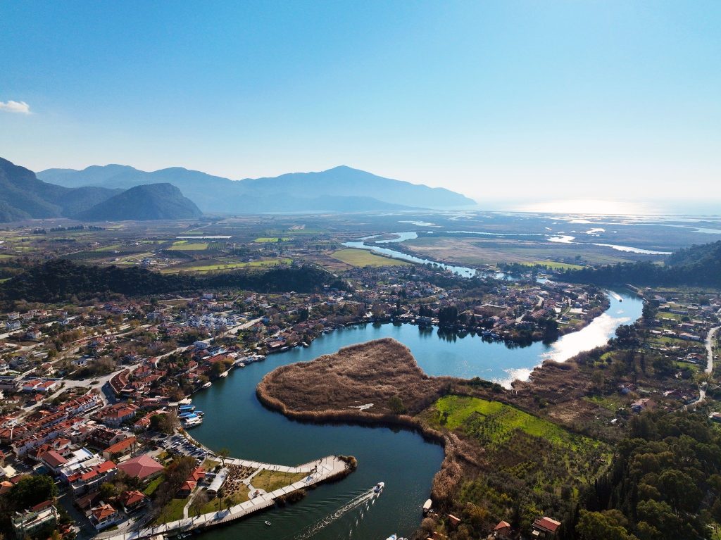 GÖREN BİR DAHA GÖRMEYE GELİYOR DALYAN KANALI'NIN HAVADAN ÇEKİLEN GÖRÜNTÜLERİ İZLEYENLERİ MEST EDİYOR