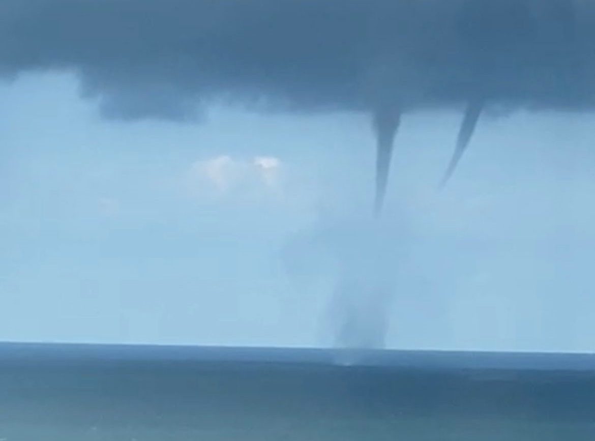 Double Waterspout Recorded Off Trabzon In Türkiye - Iha News