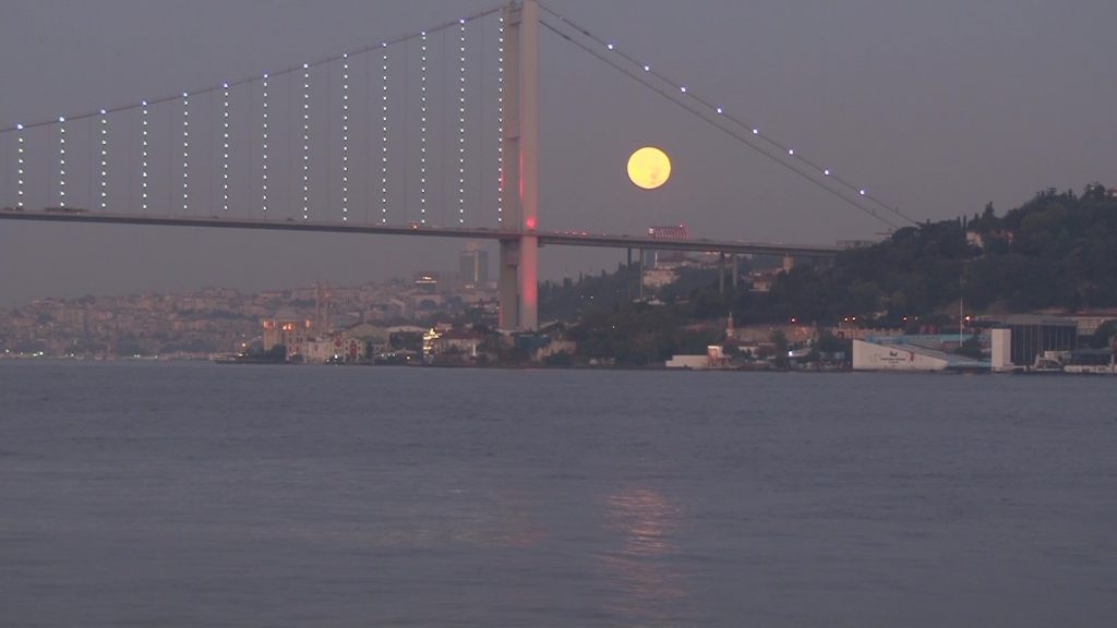 İSTANBUL'DA "SÜPER AY" MANZARALARI
