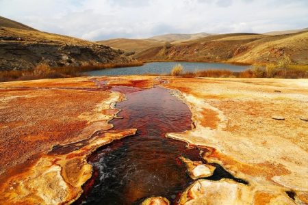 Türkiye’s Otlukbeli Lake: A Natural Marvel with Healing Waters