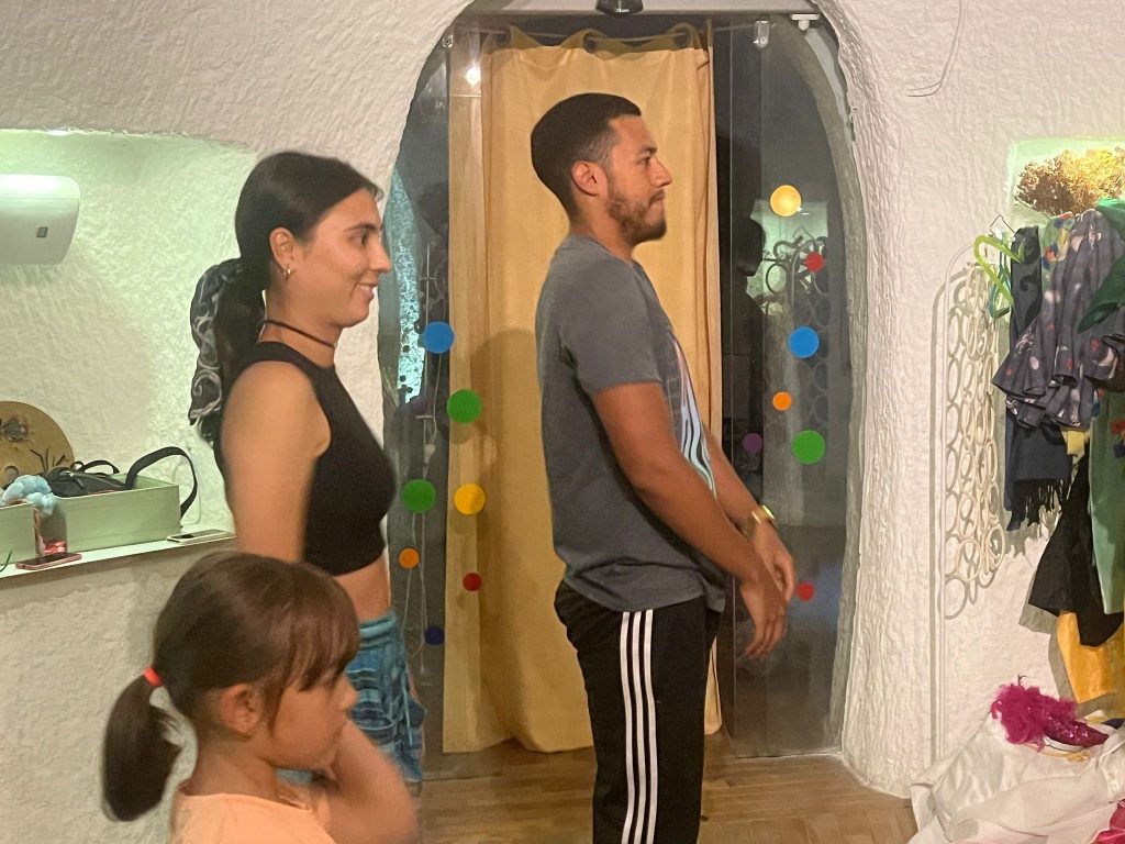 KOLOMBİYA DOKTORLAR, DEPREMZEDE ÇOCUKLAR İLE SAMBA DANSI YAPTI