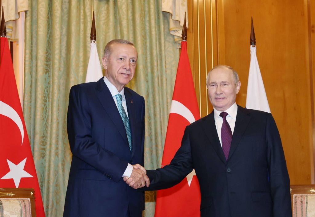 ERDOĞAN: "AKKUYU NÜKLEER ENERJİ SANTRALİNDEKİ GELİŞMELER GAYET İYİ BİR ŞEKİLDE DEVAM EDİYOR" PUTİN: "TAHIL ANLAŞMASI GÖRÜŞMELERİNE AÇIĞIZ"