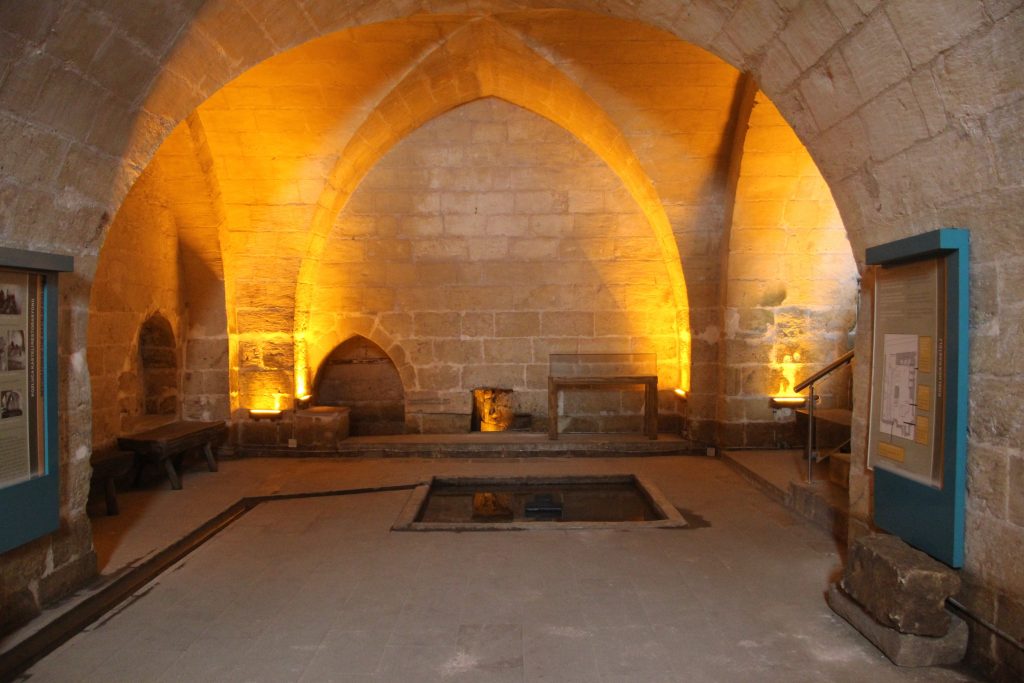 800 YILLIK TARİHİ KASTELLERE TURİSTLERDEN YOĞUN İLGİ TARİHİ PİŞİRİCİ KASTELİNE TURİST AKINI