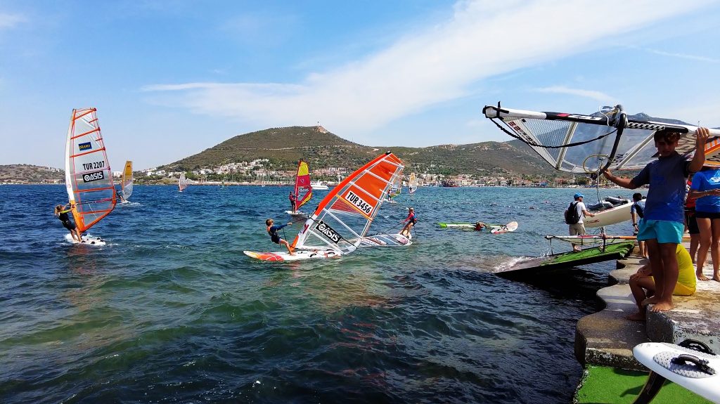 FOÇA'DA KURTULUŞ KUPASI YELKEN YARIŞLARI BAŞLADI