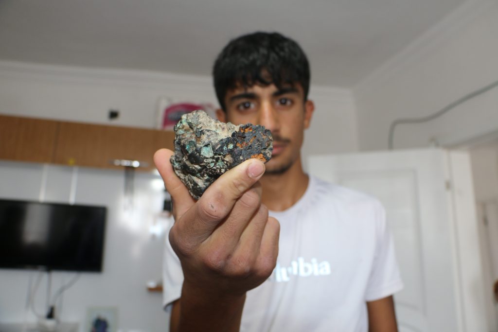 DİYARBAKIR'DA BULUNAN GÖKTAŞI 4 MİLYON LİRADAN SATIŞA ÇIKARTILDI TÜRKİYE BU METEOR TAŞINI KONUŞMUŞTU: BİR PARÇASI ERGANİ'DE BULUNDU ELAZIĞ'DA DA BİBER TARLASINDA 'GÖKTAŞI' BULUNDU