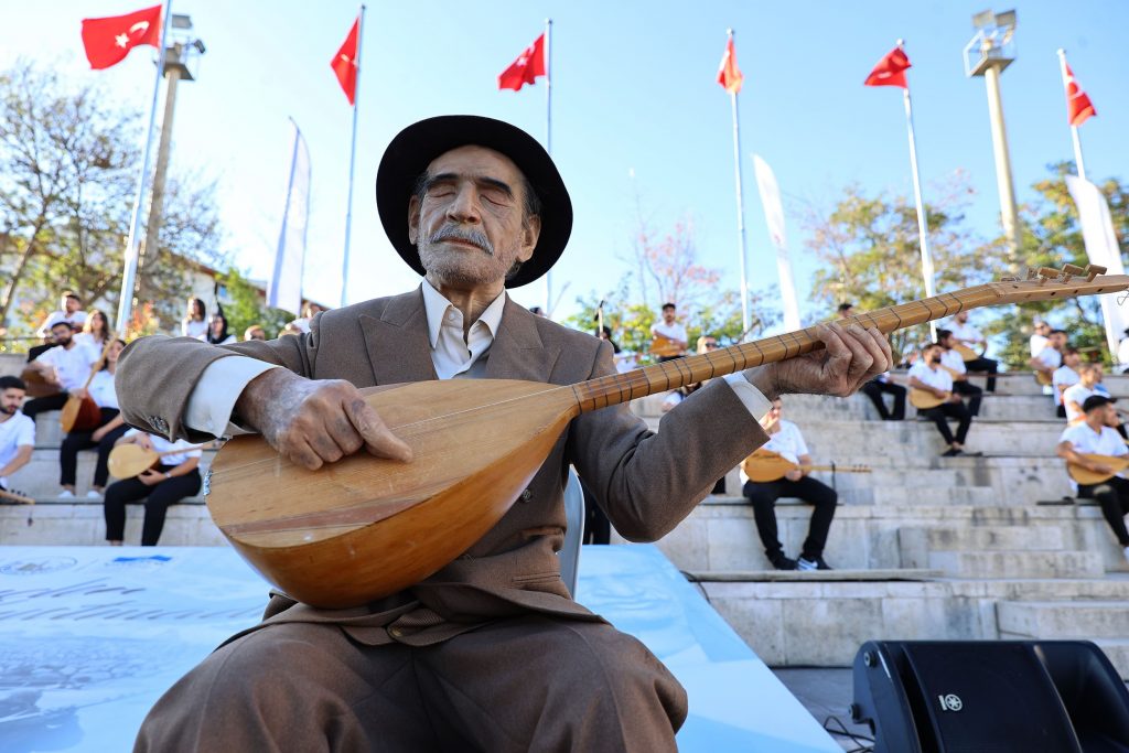 81 İLDEN GELEN GENÇ SANATÇILAR SİVAS'TA BULUŞTU