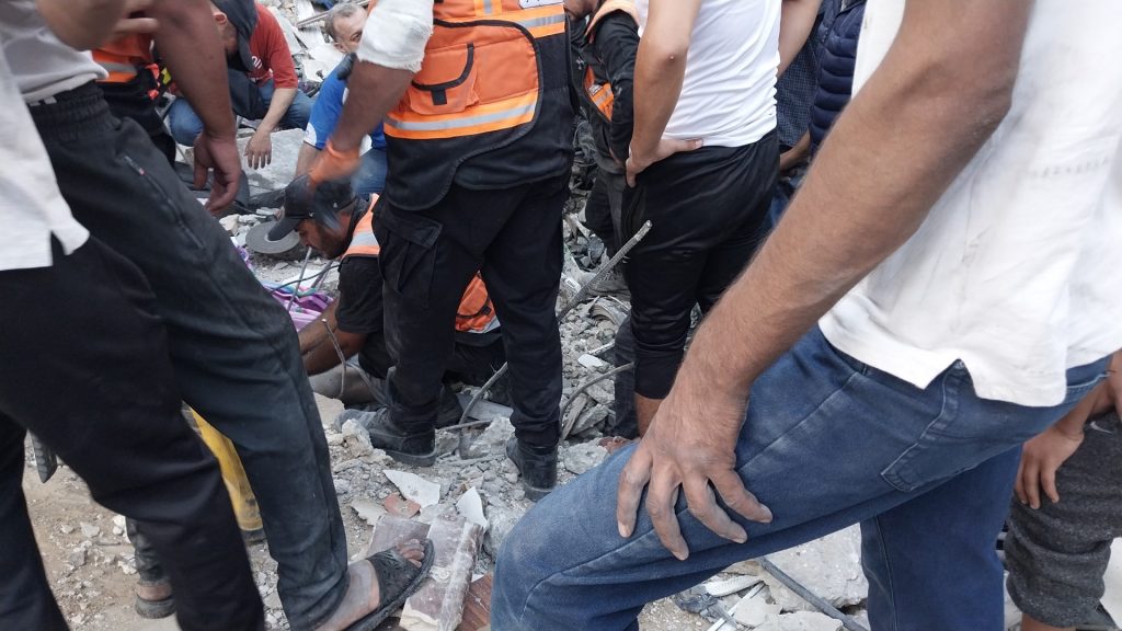 İSRAİL'İN GAZZE'DE HEDEF ALDIĞI BİNA, SALDIRI SONRASI GÖRÜNTÜLENDİ