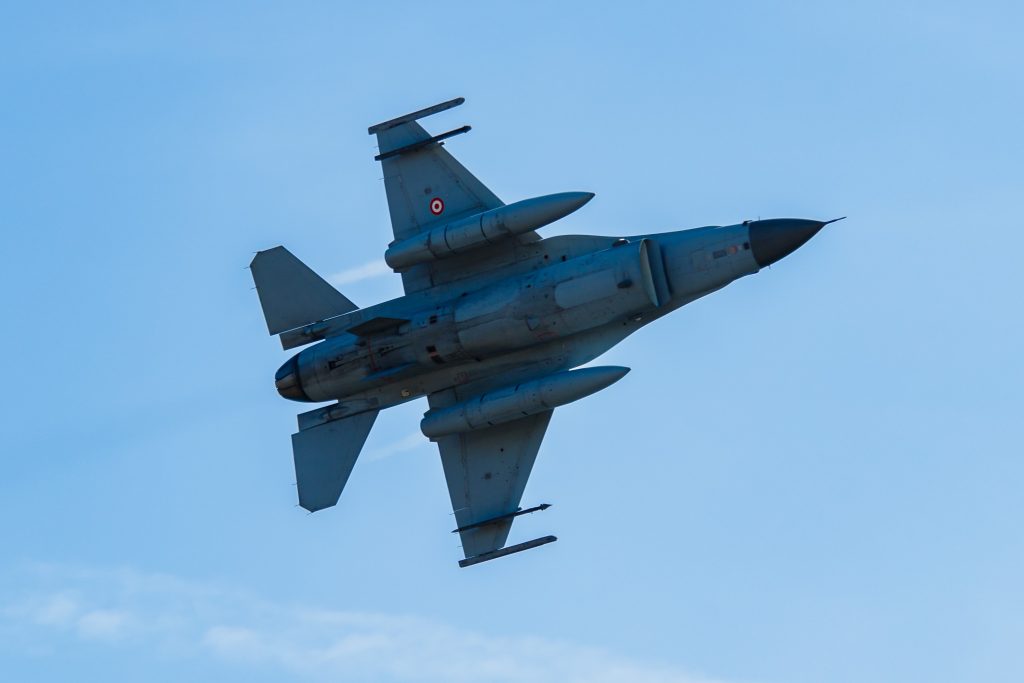 ANTALYA'DA F-16'LAR CUMHURİYET'İN 100'ÜNCÜ YILI İÇİN SEMADAYDI SAHİLİ DOLDURAN BİNLERCE VATANDAŞ GÖKYÜZÜNDEKİ ŞÖLENİ İZLEDİ