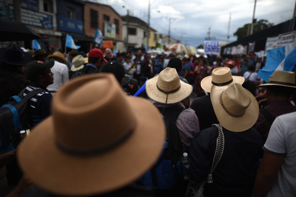 Guatemalan citizens protest in front of Public Ministry, say they will continue until the Attorney General resigns
