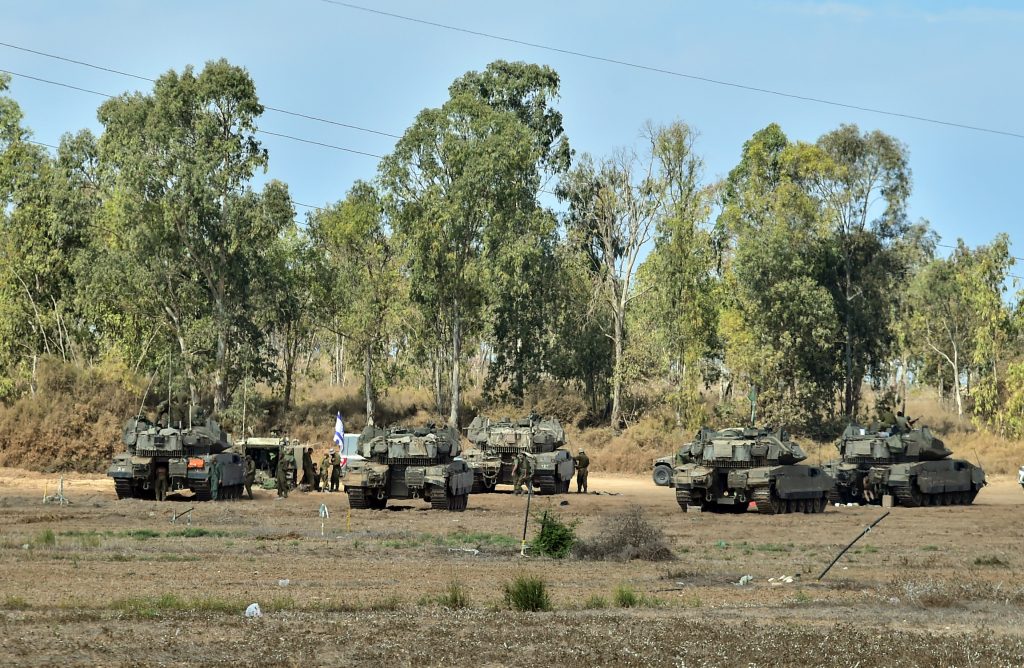 İSRAİL TANKLARI, KARA HAREKATI İÇİN GAZZE SINIRINDA BEKLİYOR