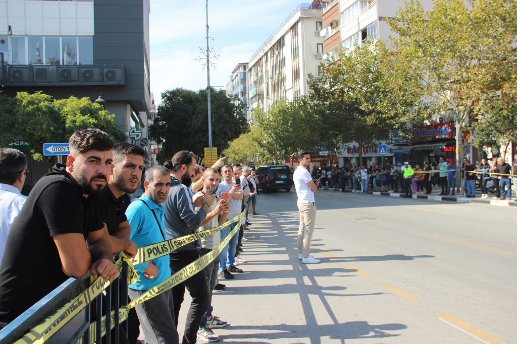 CUMHURBAŞKANLIĞI BİSİKLET TURU MANİSA AYAĞI GEÇİLDİ SELÇUK-MANİSA-İZMİR ETABINDA 135 BİSİKLETÇİ MANİSA'DAN SEVGİ GÖSTERİLERİ ARASINDA GEÇTİ